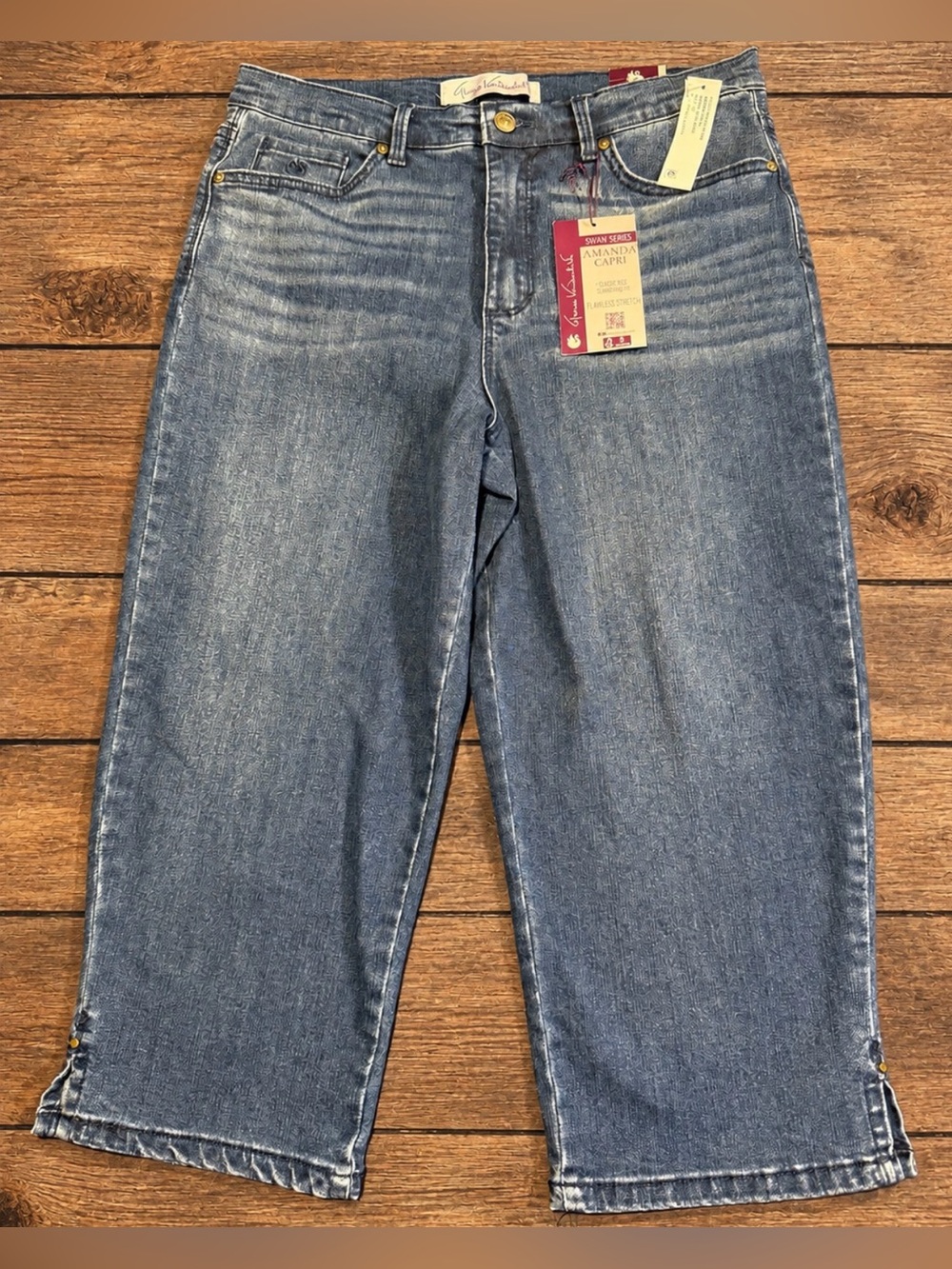 Gloria Vanderbilt Women’s Size 10 Amanda Capri Medium Wash Denim Jeans